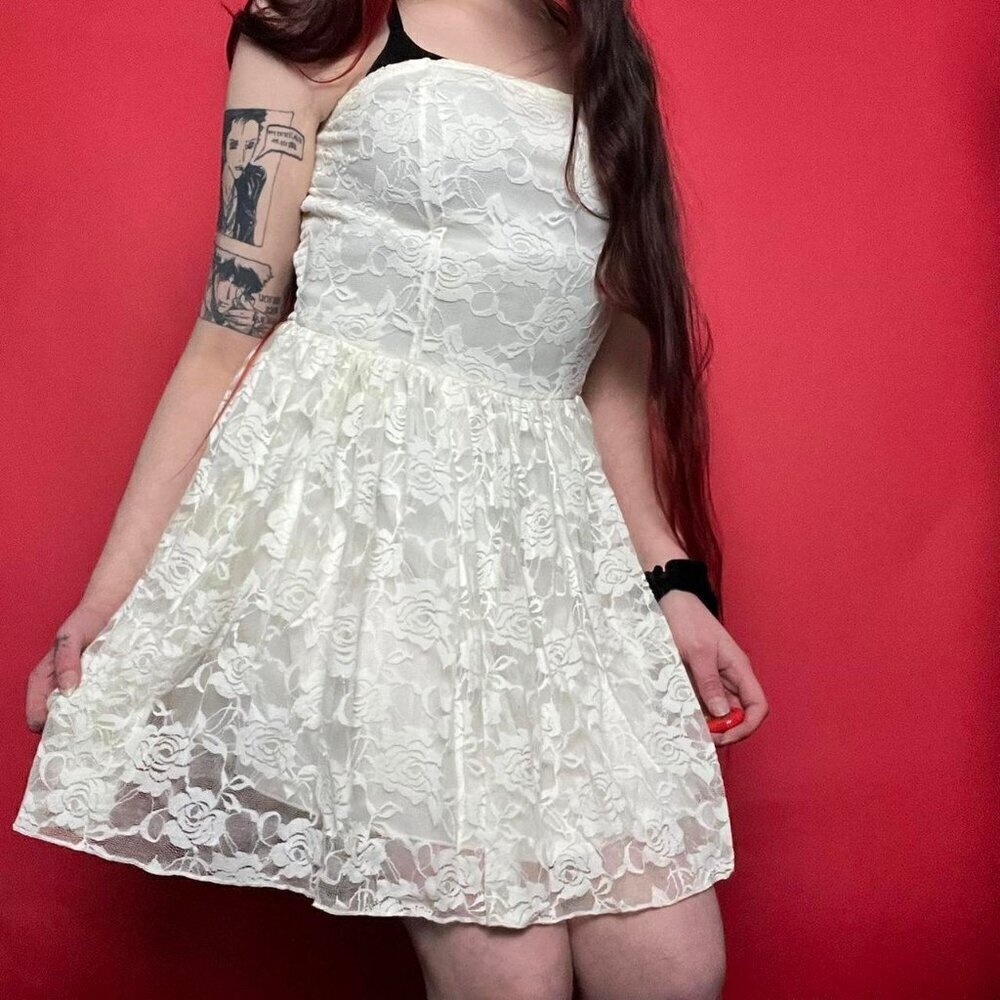 Ardene / Y2K strapless white lace mini dress π€π€βββββ - Picture 3 of 5
